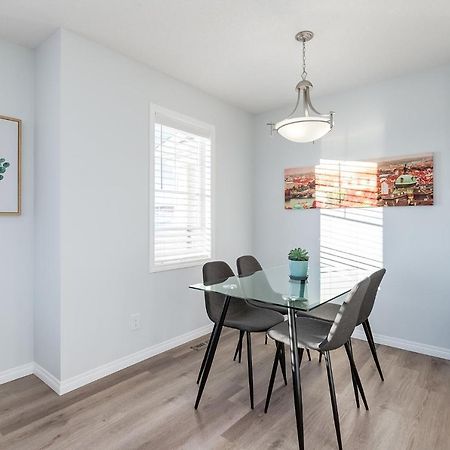 New Home With Ac, Patio And Netflix Calgary Zewnętrze zdjęcie