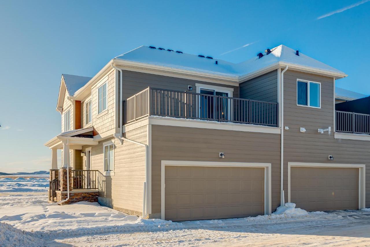 New Home With Ac, Patio And Netflix Calgary Zewnętrze zdjęcie
