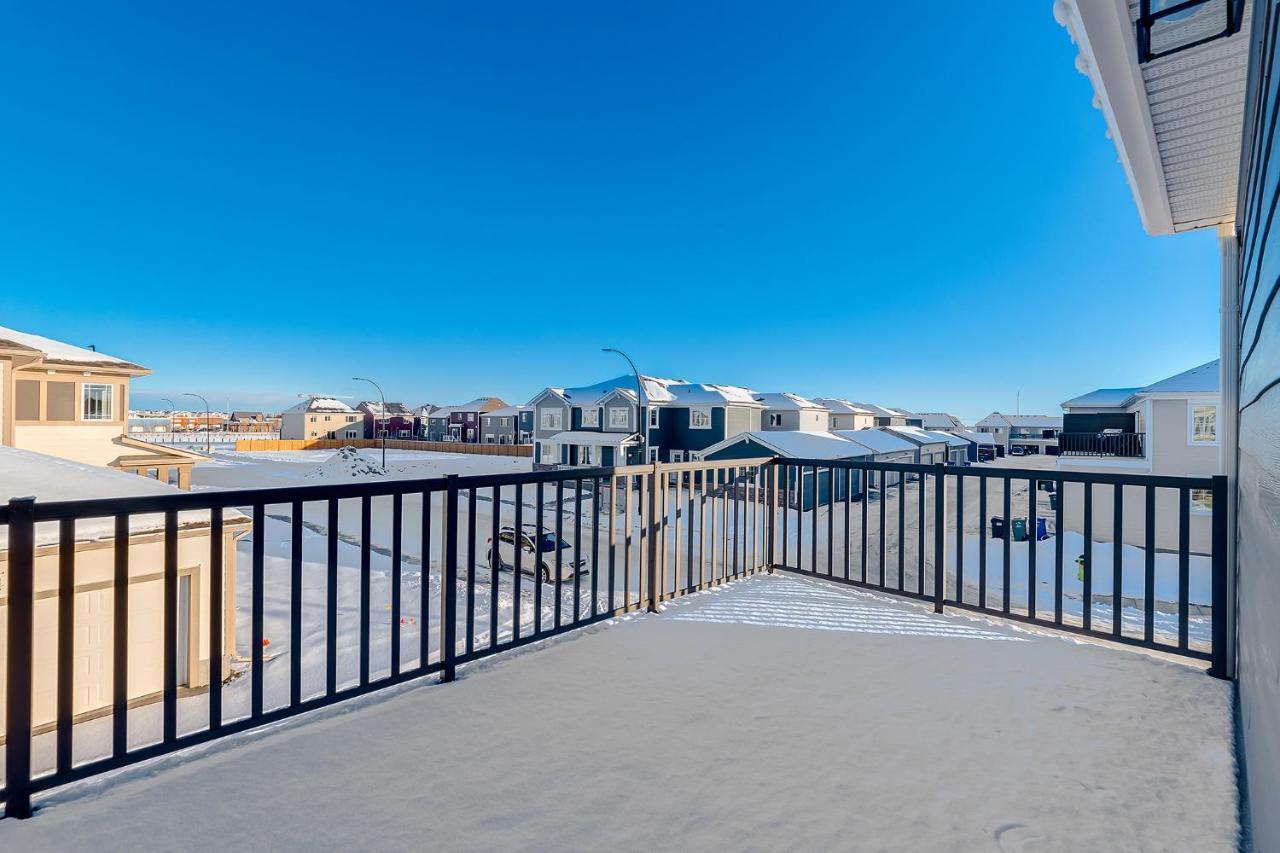 New Home With Ac, Patio And Netflix Calgary Zewnętrze zdjęcie